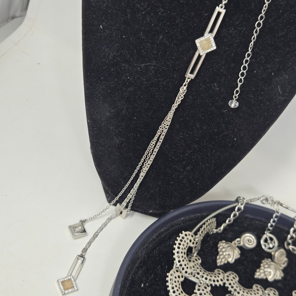 Silvertone Vintage to Modern Eclectic Jewelry Lot Crown‎ Trifari Napier WHBM - Picture 7 of 16